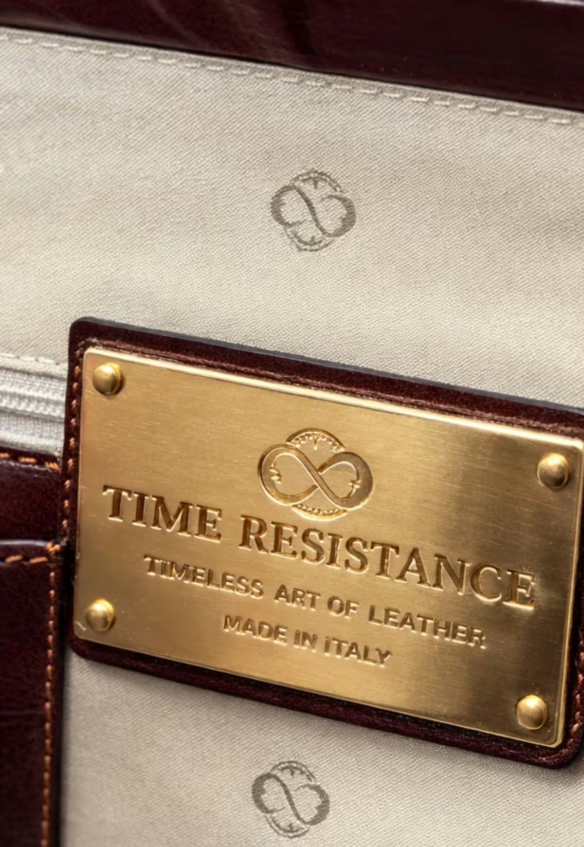 Spacious doctor's bag made of Italian full-grain leather – timeless & unisex